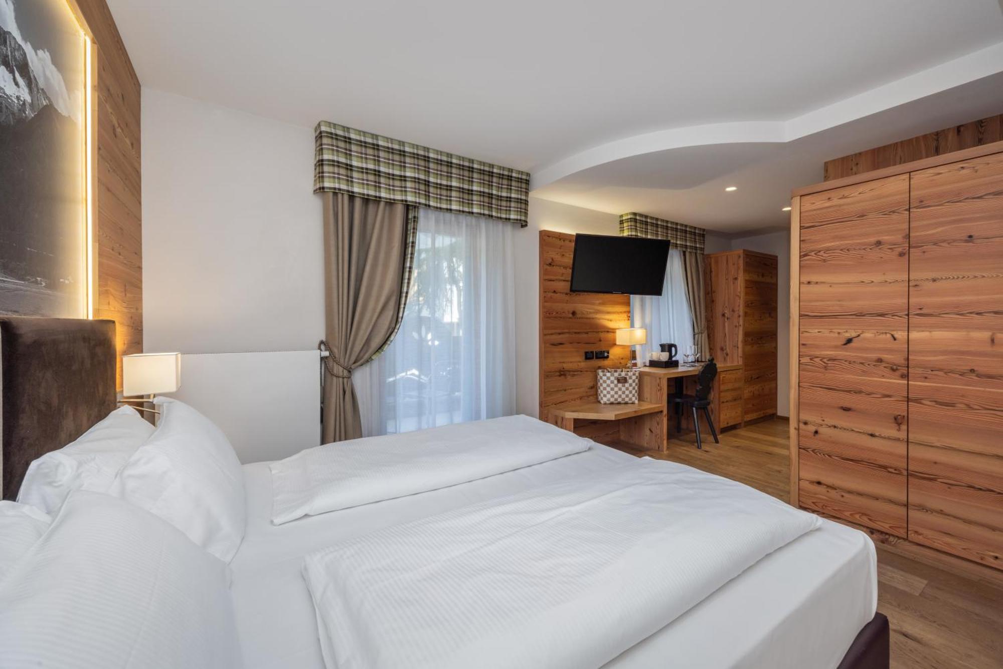 Hotel Ravelli Luxury Spa ميتزانا المظهر الخارجي الصورة